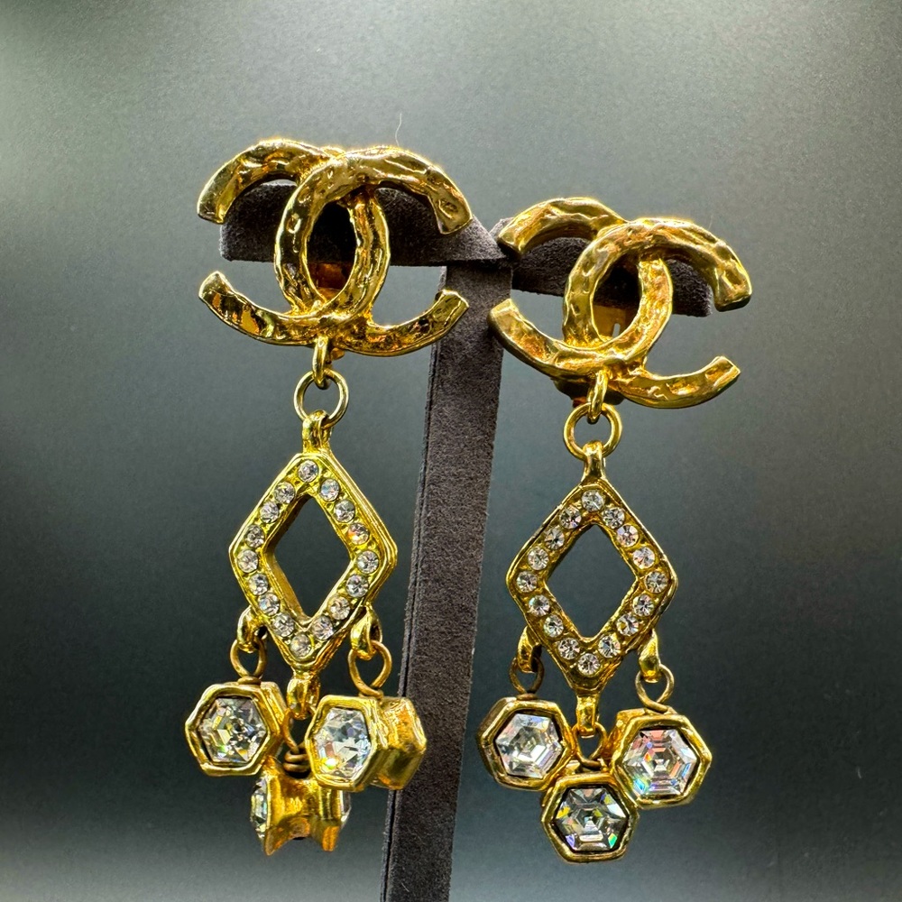 ‼️FINAL PRICE‼️  LOT 459 24K gold plated Chanel vintage clip on earrings